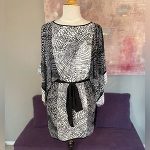 BCBG Maxazria Black and White Kimono Dress with attached front‎ tie size XS